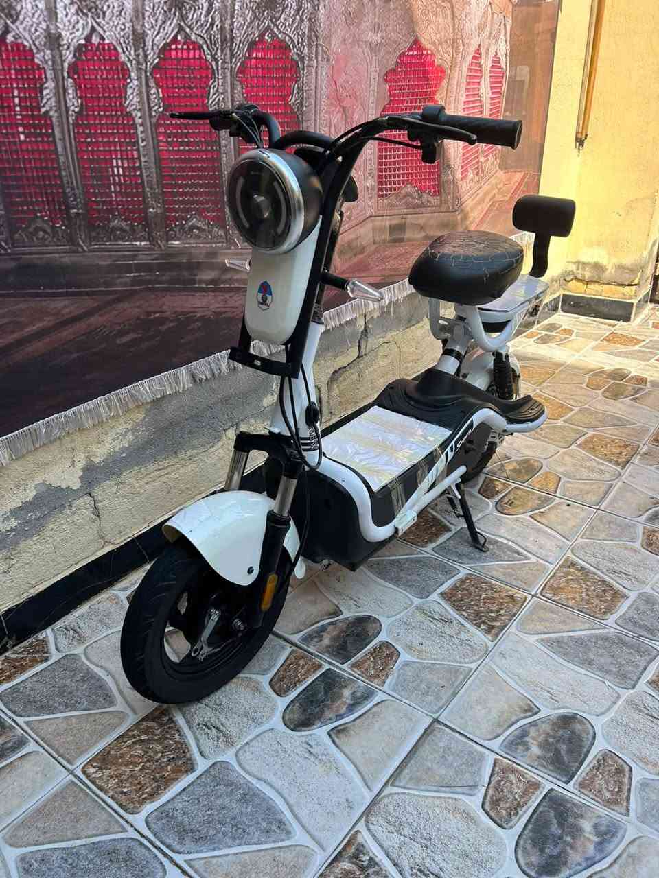 للبيع دراجه شحن شغاله كامله من كلشي نضافتهه مثل ماء موضح بالصوره حجم 14 شحنهه يطول يوم او حسب ستخدامك سعرهه 150 وبيهه مجال شيء بسيط الاستفسار ***********
