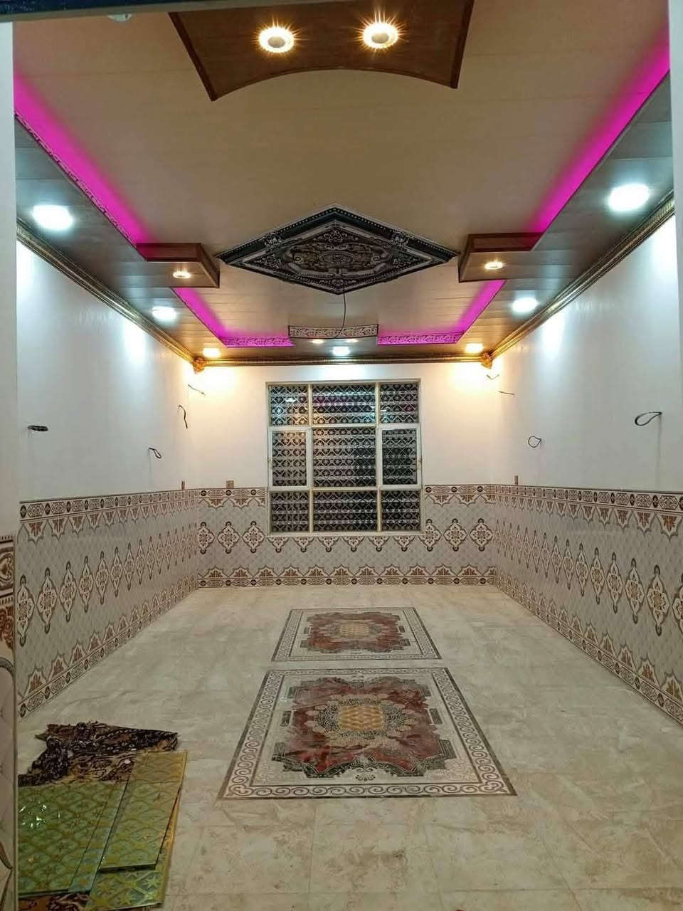 السلام عليكم خلفه سقوف ثانويه مربعات اشرطه شغل ليزر درجة اولى ***********

نص مكتوب في الصور:
- POCO C75 27mm f/1.8 1/50s ISO125 18/8/2026 31°55'19"N 44°27'50"E
- شرج طوخ 154 ابيض مموج 132-1 ريشه ذهبي سعفة طوخ وردة ابيض كبير اكس طوخ سعفة طوخ سعفة فاتح نقاط ماتح تقسيم طوخ دوائر طوخ دوائر ابيض تقسيم طوخ وردة اسود وردة طوخ