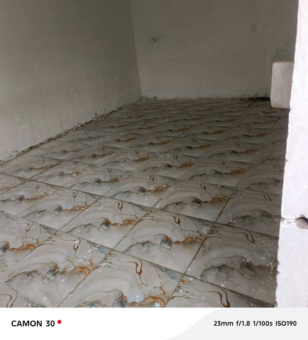 بيت للايجار مساحه 200 يحتوي على غرقتين نوم وصاله ومطبخ واستقبال وصحيات العنوان دور نواب الضباط مقابيل السياسين قرب شارع النفط للاستفسار اكثر اتصل على الرقم  ‏‪***********‬‏
