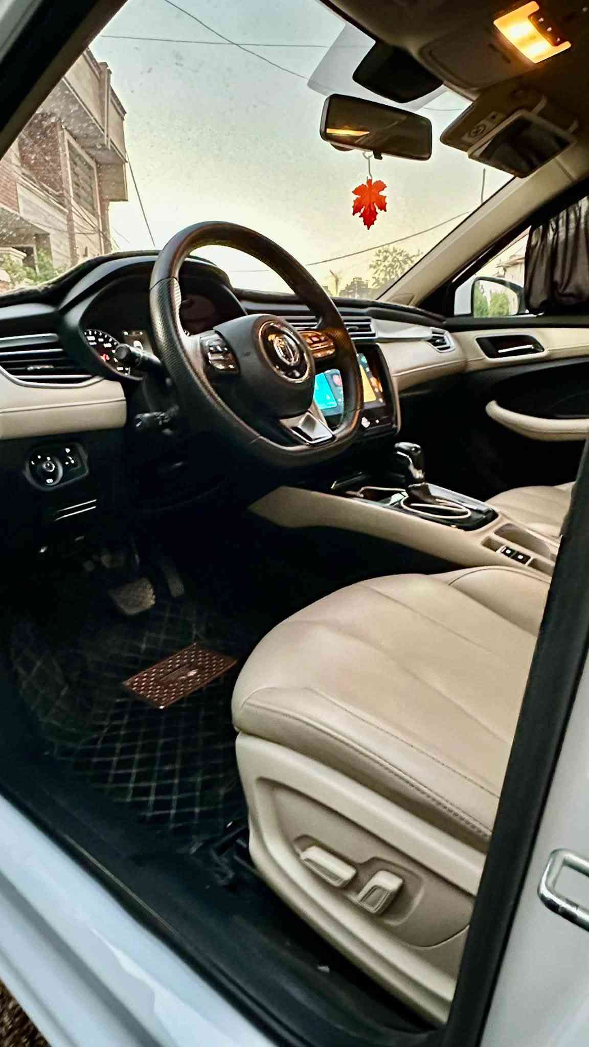MG5
موديل 2024 اعلى فئة (LUX) فول مواصفات 

 تحكم ستيرن وشاشة 4 كامرات كراسي جلد كهرباء تدفئة
فتحة سقف مري شفط بعد هواية مميزات …
ماشية (63000) فقط بيها تكحيل بالهلال مال جاملغ
الخلفي 
 رقم بغداد باسمي هزة جديدة 
تبريدها ثلج ما شاء الله سيارة مال بيت ونظيفة جداً
مكاني المنصور

                                                                        ***********

السعر 112 وبيها مجال بسيط حك الجية
