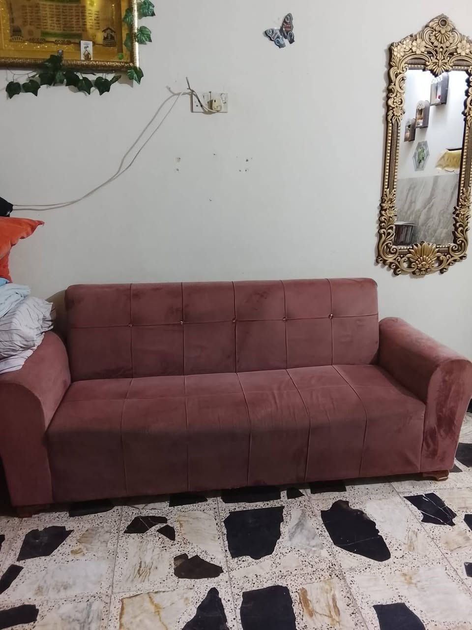 سلام عليكم تخم 5 مقاعد اظافه الى كراسي 2 وميز شاشا للبيع 100الف مستعجل على بيعتهن مكان حي الجهاد الامانه رقم الهاتف 
***********
