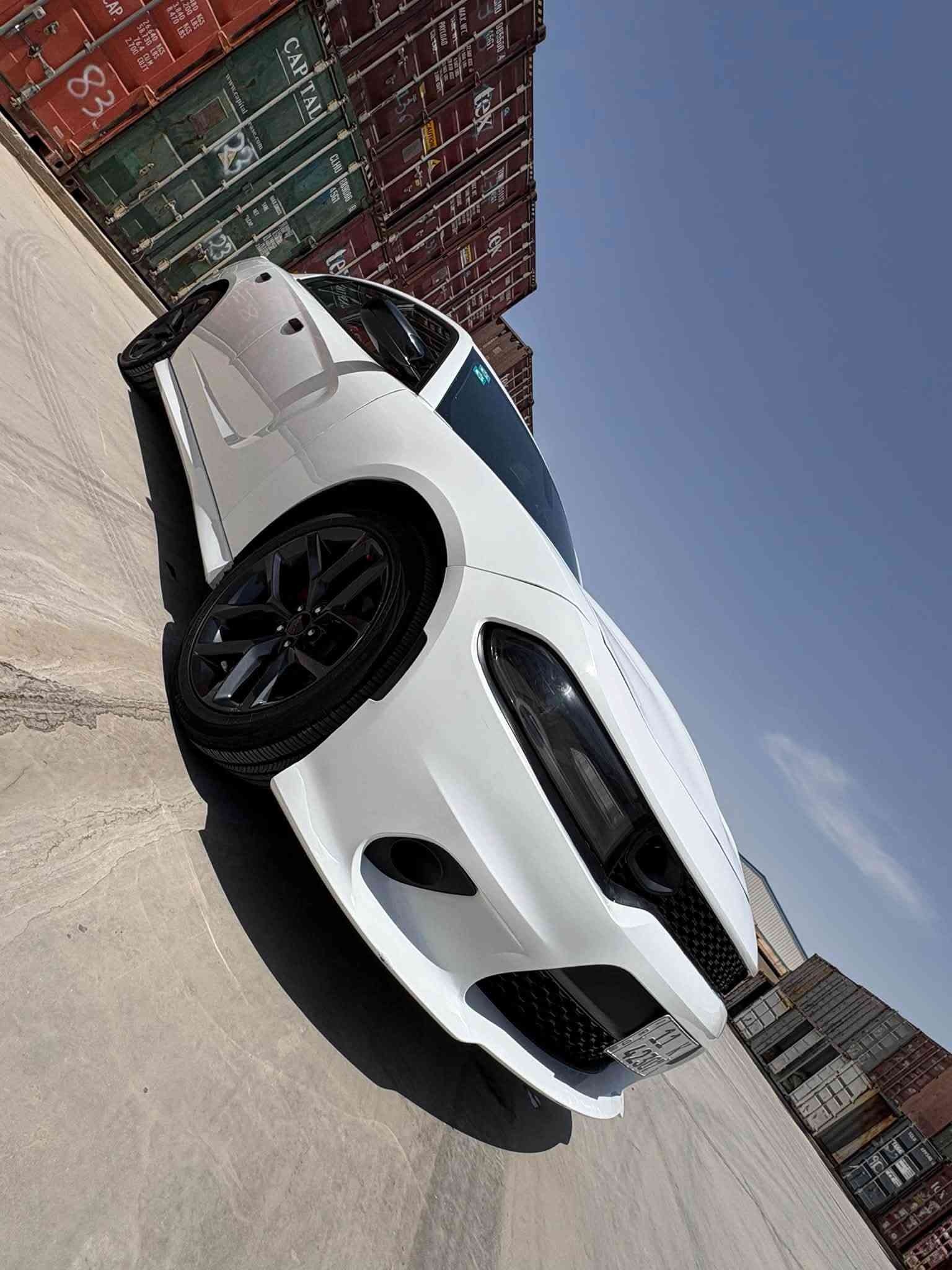 السلام عليكم
عندي دوج تشارجر RT 5700 
موديل 2019 super track pack
ممشى السيارة 77 ميال 
كشنات حضن كنتارا + جلد 
مواصفات الارتي معروفة من حساسات خلفية من شاشة كبيرة من سماعات Alpine من شفتات ستيرن 
كزوز رياضي بلاد دبات سود جاية وياها
عندي وياها لحايه ودوس ودفيوزر اسود ولايت متغير و اويل كاج كان اني شايلهم من السيارة
حادث السيارة جاملغين امامية واحد مبدل والثاني فقط صبغ ونص البنيد صور الحادث والسونار  داخل البوست 
السعر 185 وبيها مجال 
مكان السيارة بغداد / الشعب 
رقم الهاتف : *********** استاذ احمد
