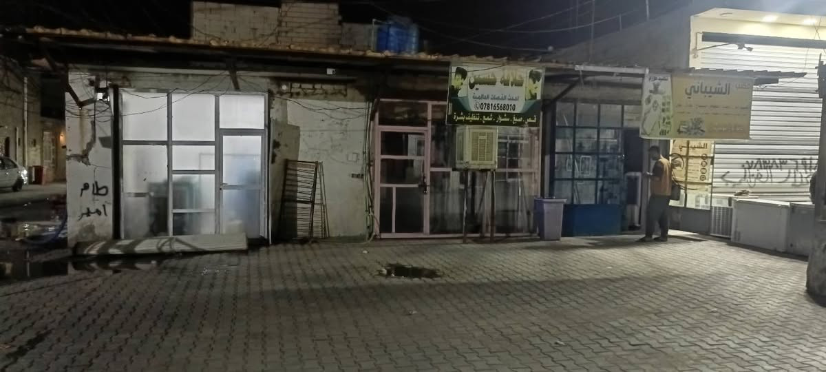 سلام عليكم بيت للبيع مساحه 185متر
غرفتين +صاله+مطبخ +حمامات +منور +مساحه البيت؟ مع محلات 3 امئجرات عل شارع الخدمي مال الكيات الرضويه ال 7 البيت عله 3شوارع ركن لأستفسار علئ رقم
*********** اويراسني، خاص
