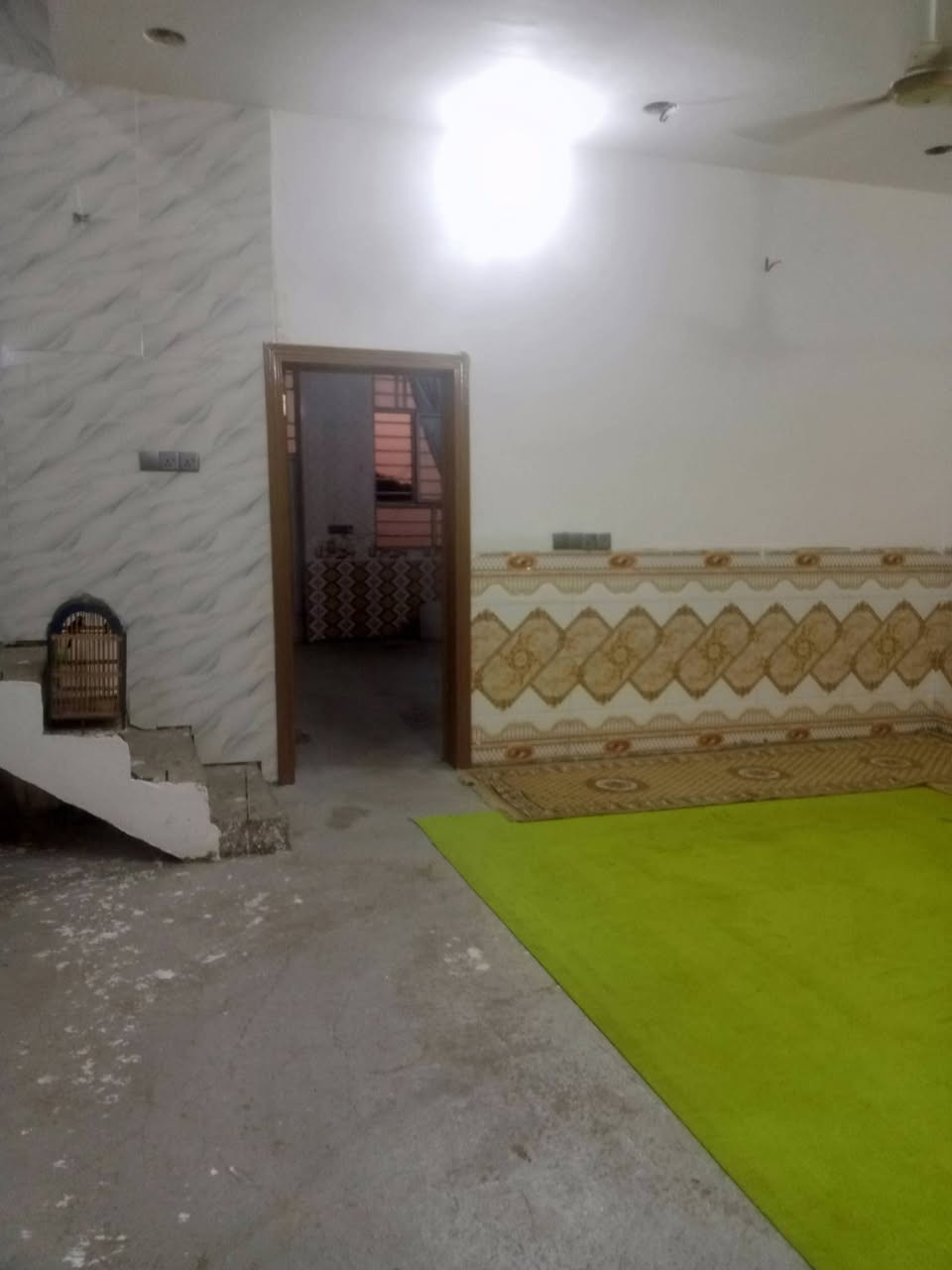 سلام عليكم ورحمة الله وبركاتة يوجد بيت البيع في كربلاء المقدسة منطقه جماليه قرب معمل الغاز مساحه 820متر موجود كافت الخدمات ماء كهرباء او مدرس سند 25تحويل بسم المشتري ثانيوم سعر 110بي مجال الشراي رقم ***********
