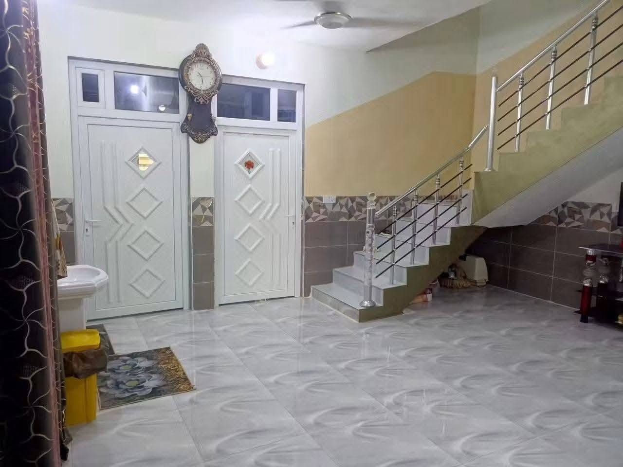 دارللبيع بناء حديث ٢٠٢٥المساحه ١٧٥ م مع قطعه جانب البيت ١٠٨ م المكان بهرز حي القادسيه  للاستفسار على الرقم ***********
