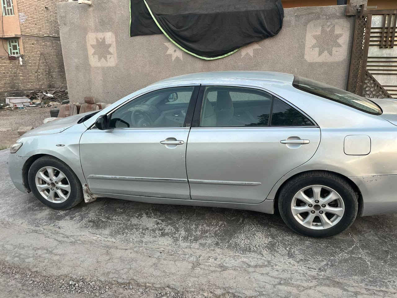السلام عليكم اخوان
سيارة كامري ٢٠٠٧ خليجي رقمها نجف انكليزي بأسمي السنوية ل ٢٠٣٠ كير محرك تبريد كفالة كشرها شوفة عينك اقل الحزام بيها صبغ ابيعلك حزام شواصي لغود اكفلهن الك 
سعرها ب ٦٥ $ وبيها مجال 
مكانها بغداد التاجي ام العظام
رقم الهاتف‬‪***********
