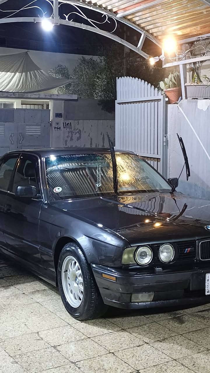 BMW 525i 1991
محرك فل 
كير اوتو 
تبريد شغال 
فتحة سقف 
كشنات جلد وغرفة ومرتبة 
سيارة بسمنا شرط التحويل 
السيارة مصبوغة عام للجمالية 
ويل صقر 
سنوية تنتهي  2028 
رقم نينوى الماني 
للاستفسار ***********
***********
