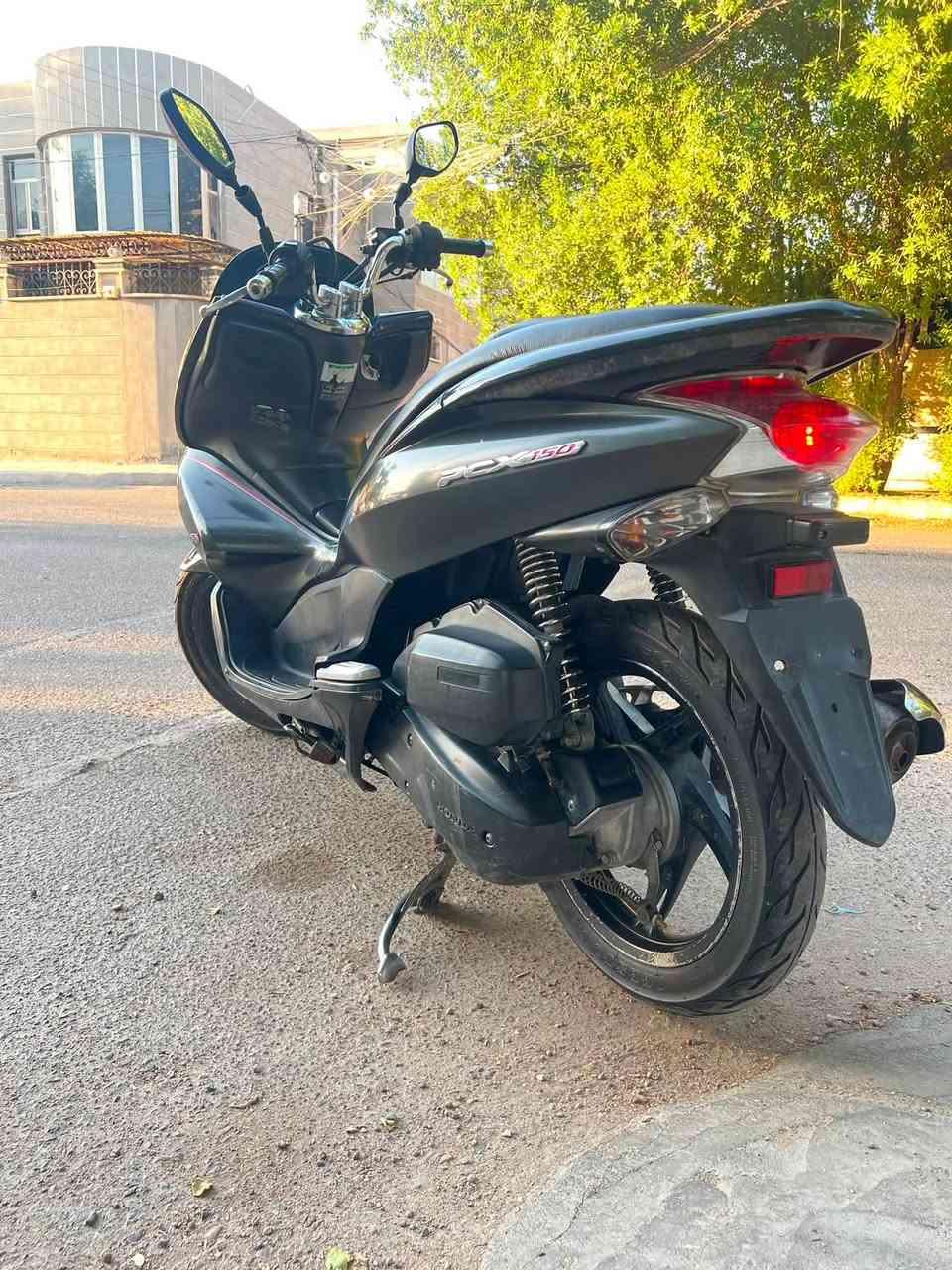 دراجه pcx  جيل اول مكينه  150
دراجه حته اوراق معرض موجوده ابو كيان بشارع الضلال 
ماشيه (28) الف 
  دراجة  كلها ابلاديه كفرات بلادي بلادي شرط النضافه دراجهة مال رمبه المديل 2016 ماخذها رمبه  يعني مو مال شارع دراجه 
حساس ازدحام سويجات ٢ الدراجه كفاله عامه الدراجه على ايدي شوفت عينك ياباني الاصليJF جديده مكاني 
بغداد  المنصور    السعر ١٤٥٠ وبيه مجال قليل 
اي استفسار 
***********
