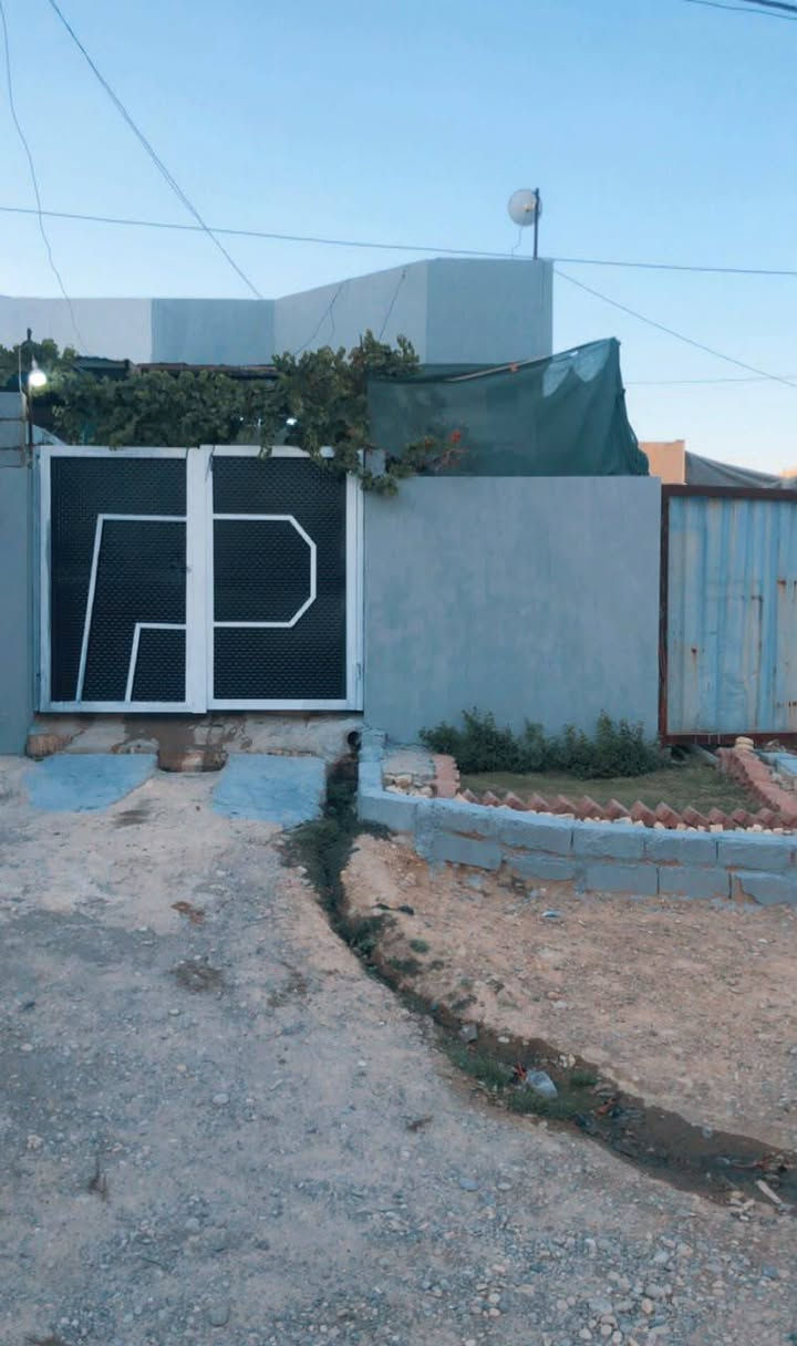 عرض جديد يوجد لدينه دار 🏘للبيع
قوسيات حي الزيتون خلف اسواق ابوعلي 

نقطة دالة خلف مدرسة النبا العظيم 

المساحه 100متر 

يتكون من غرفتين نوم وهول ومطبخ وصحيات 

السعر 40وبي مجال للااستفسار اتصال 

***********
***********
