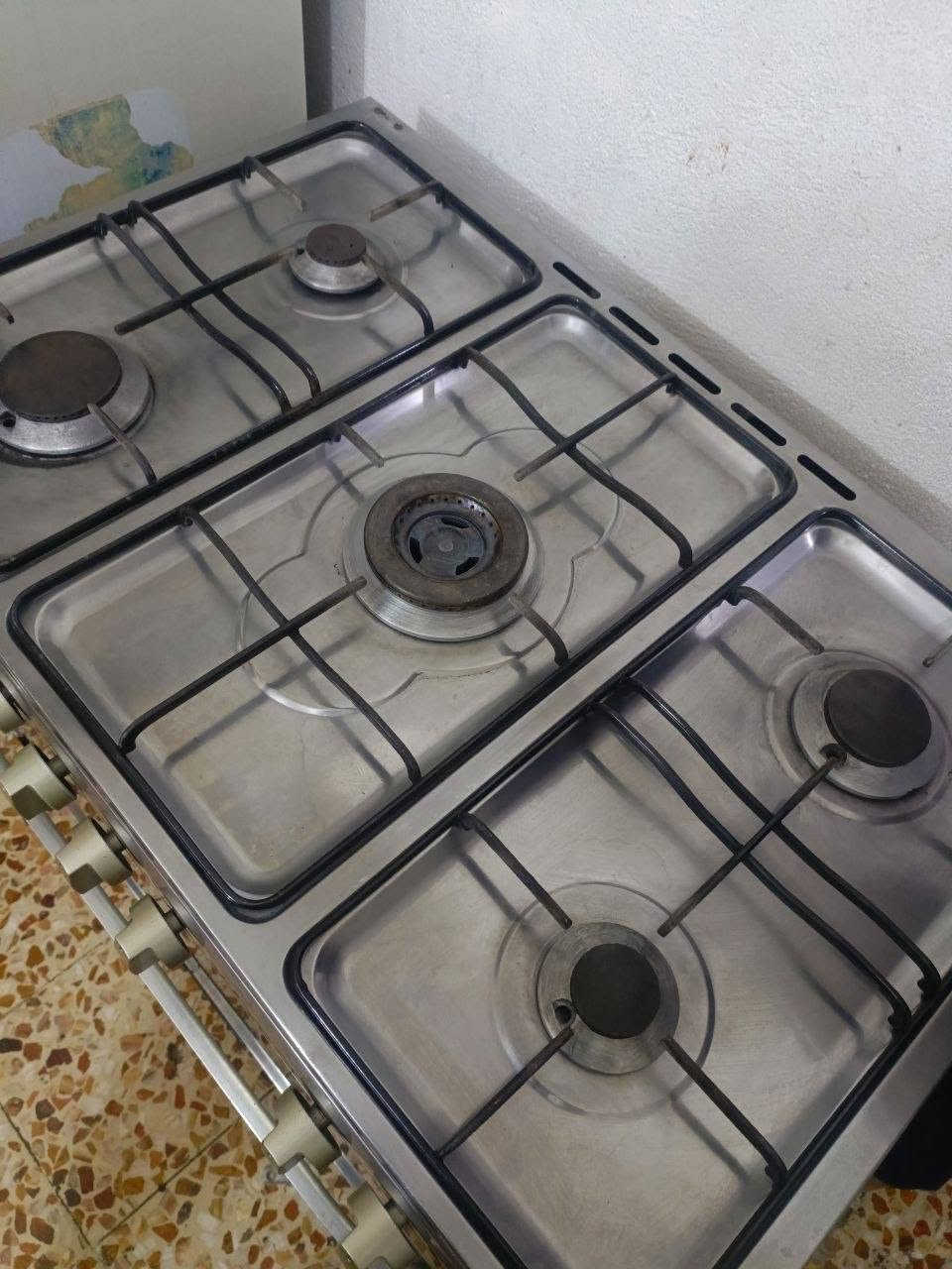 طباخ فريش • عيون وفرن • نظيف