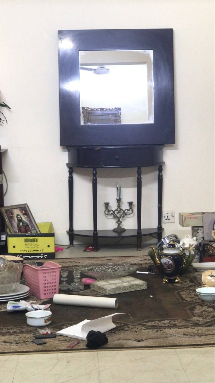مرايه وميز مدخل للبيع ب ٢٥  سيت طبلات خشب أصلي ب ١٥   ***********
