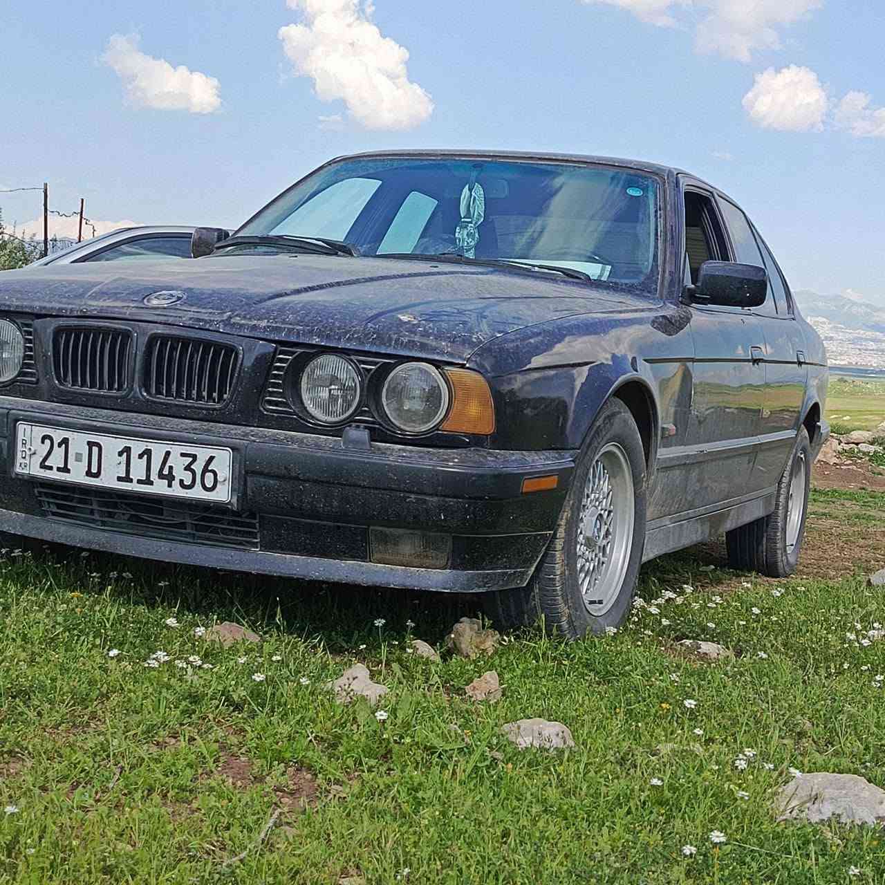سڵاوی خواتان لێبێ
BMW 525i.   مۆدێلی 1991
سەیارەکە بەس ماشااللە ئەوێت پێش و پشتی کەپسە 
گێڕ و مەکینە بەشەرت چوار تایەی لۆکی لە ژێرە
سەنەوی تا 2031 تازەیە 
ناوی لەدەرەوەی جوان ترە 4 بەرەدرگای لۆکی بۆ بەسراوە 
سەیارەکە لە قووەتی خۆی بێزارە
کارەبای بەشەرت
دەوری ٣٠٠ هەزارێ غەرامەی تیایە دوای معامەکە ئەگەڕێتەوە 
سەیاروکە بەناوی خۆمانەوەیە تەحولو وەکالە بەشرت
نرخ  53 گەڵاو مەعامەلەیەکی برایانە
***********
بەس ڤایبەرو واتسئاپی لەسەرە
