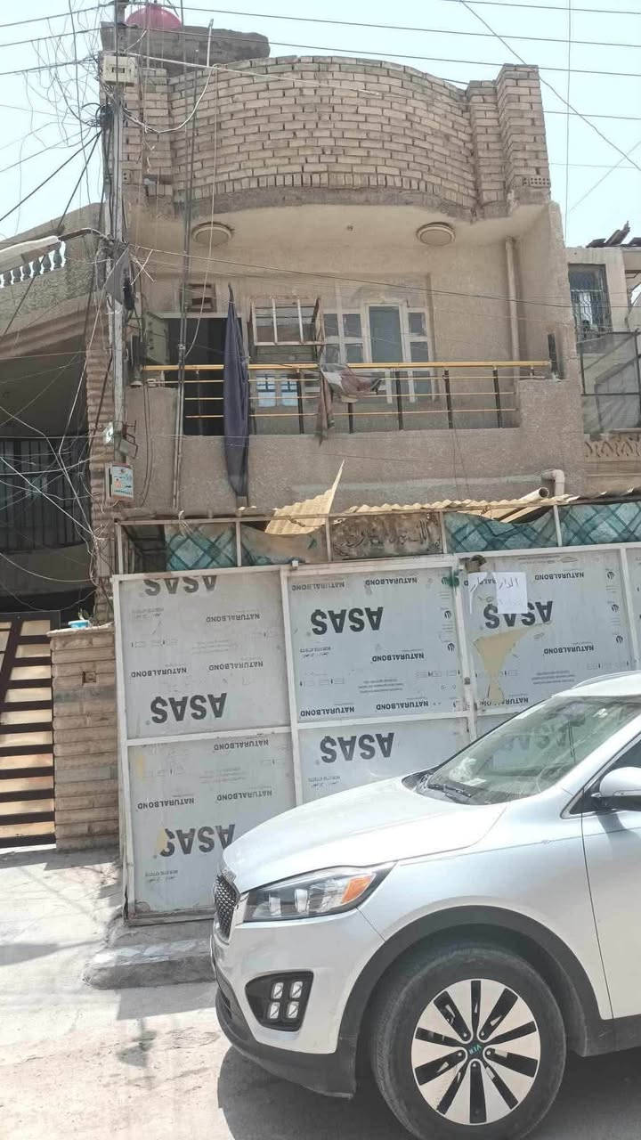 🔸مشتمل #للايجار 👋🏠
  50متر مربع بناء نضيف مرتب بناء سنة 2020

🔸الطابق الاول1️⃣: كراج وصاله وي المطبخ  
وخدمات وغرفت نوم جوه
الطابق الثاني    2️⃣: غرفه نوم وبلكونه 
الطابق الثالث.  3️⃣: بيتونه وسطحين امامي وخلفي

🔸موقع العقار ممتاز📍الشعب شارع عدن خلف جامع الشروفي وقرب مصرف الرافدين فرع الشعب 

 🔸مع الدار محتوياته للاستفاده وللاستخدام ماطور ماء + سخان + تانكي + واير وجوزه سحب وكابينه انترنيت + كهربائيات البيت كلها شغاله وكامله 

🔸السعر الايجار : نهايته 350الف قفل رجاءا بلا احراج

 #ملاحضه التاكد من قراءة المنشور والصور العقار قبل لاتتعنه وتتصل هل يناسبك او ميناسبك كافا التفاصيل مذكوره واضحه مع الصور تحياتي للجميع

معروض بمكتب ابو علي الدراجي للعقار 🏛️
المكتب مجاز رسميآ _ وؤكيل منصه عقاريه ✅
الشعب-نهايت شارع الصحه-مقابيل كرزات ركن الصحه 
***********📞 
***********📞

نص مكتوب في الصور:
- للإيجار