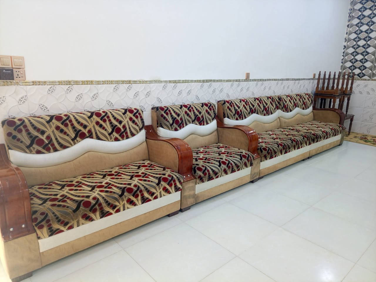 السلام عليكم ديوان للبيع عدد المقاعد ٩ 
السعر ٤٥٠ وبي مجال 
للإستفسار ***********
العنوان/ ديالى/ بني سعد
