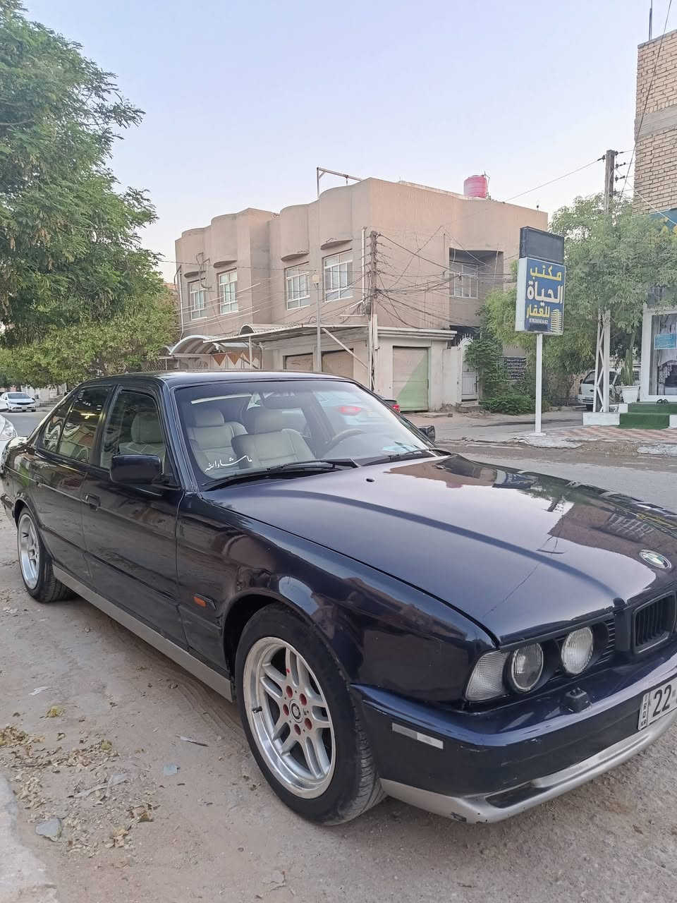 السلام عليكم 
السعر 68 وبيها مجال 
بي ام موديل 94 ,BMW 525
مكينه مسكر دبل فانوس
كير اتوماتيك
صدر جديد قبل اسبوع بدلت
تبريد شغال وجاهز مابي نقص
ويل M
ABS
كشنات جلد 
سلايت 
لايتات زنون 
سياره مال جناي باسمي رقم أربيل
***********
مكاني النجف
