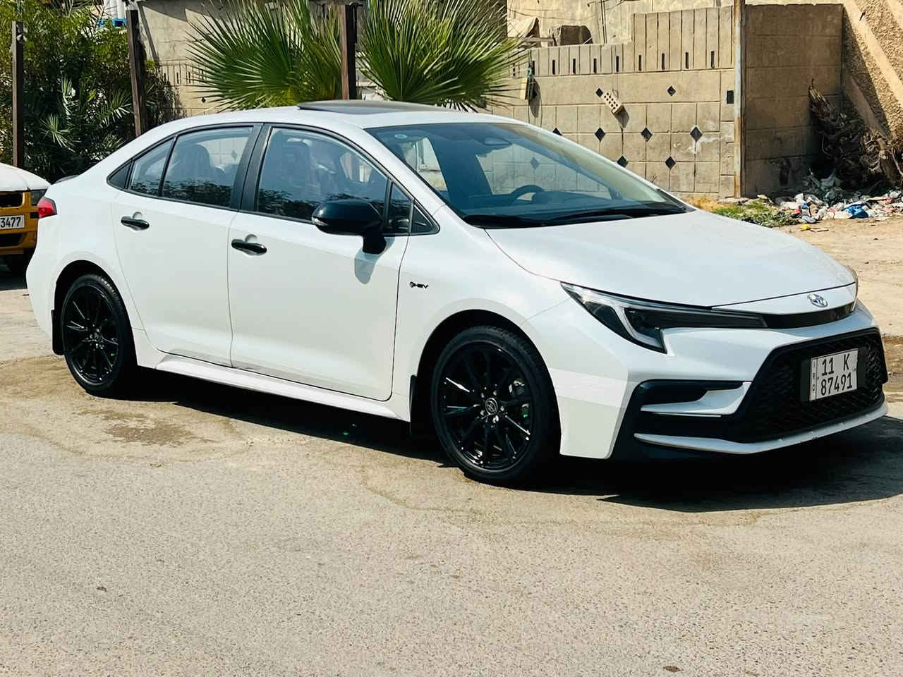 السلام عليكم كورلا هايبرد فول مواصفات s بلاك ايدشن كفاله عامه من الصبغ والحادث عدا ملاحظه جداً بسيطه موجوده بلصور بسمي رقم بغداد ماشيه 12 كم 
بانوراما 
كشن كهرباء 
رادار امامي 
مثبت كروز سرعه
قياده اليه
درايف مود
اوتو هولد
سايد بريك كهربائي 
تبريد قطعتين
توقف ذاتي 
مكان السيارة بغداد للاستفسار اكثر اتصل وتدلل 
***********
