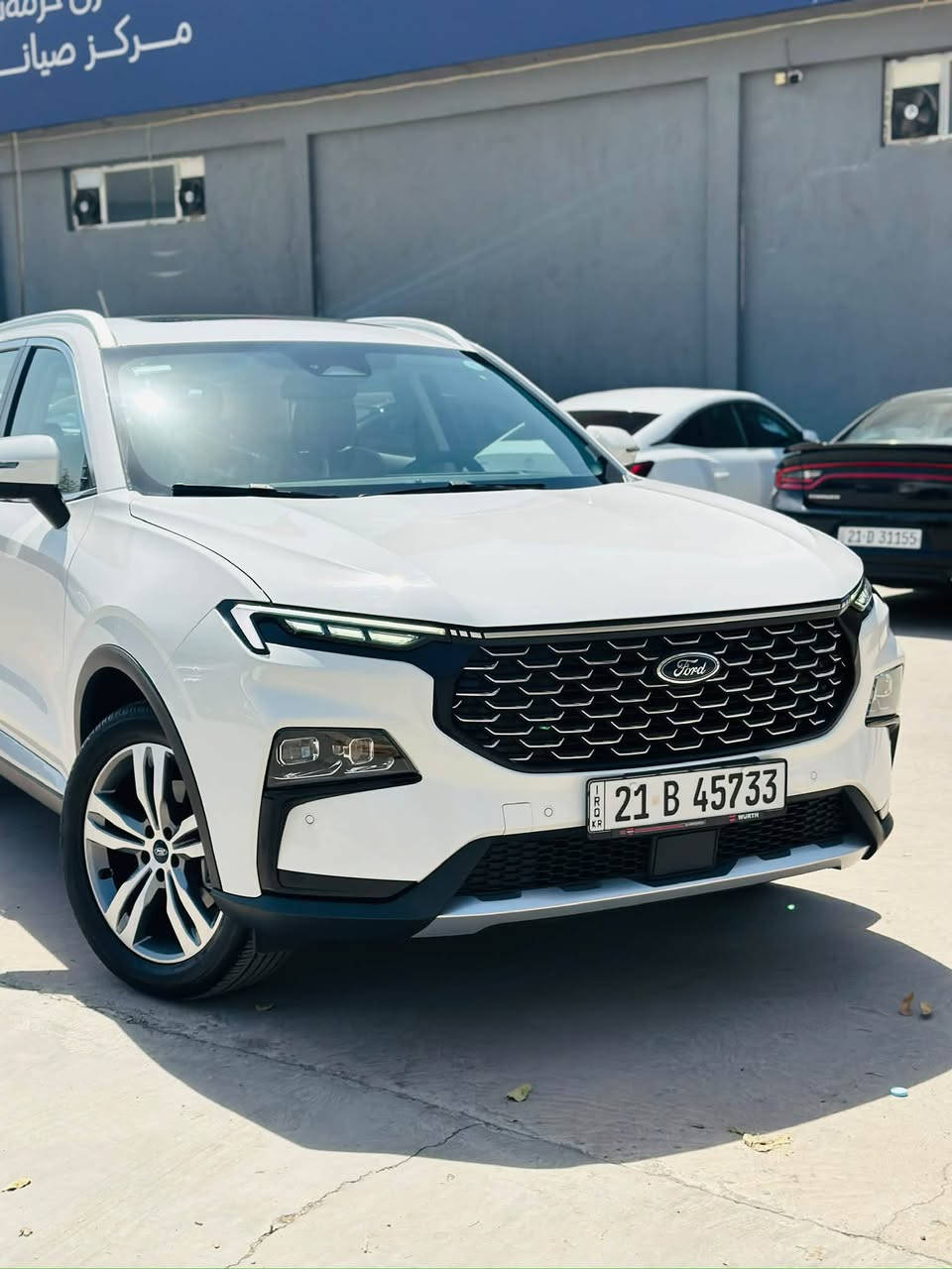 🚘 Ford Territory Titanium 2024

* المحرك: 1.8 لتر EcoBoost أربع سلندر تيربو.
* القوة: حوالي 190 حصان.
* القير: أوتوماتيك 7 سرعات.
* الدفع: أمامي FWD.
* عدد المقاعد: 5.
* خزان الوقود: 60 لتر.
* الجنوط: 19 إنچ.
* الطول: 4,630 ملم.
* العرض: 1,935 ملم.
* الارتفاع: 1,706 ملم.
* قاعدة العجلات: 2,726 ملم. 

🔥 تجهيزات الـ Titanium

* فتحة سقف بانورامية مزدوجة.
* مقاعد جلد، والصف الأمامي كهربائي.
* تكييف أوتوماتيك Dual Zone.
* شاشة ومزايا ربط Apple CarPlay وAndroid Auto.
* كاميرا خلفية وحساسات ركن.
* نظام مراقبة النقطة العمياء BLIS.
* مثبت سرعة، ومع حزمة التقنية يتوفر Adaptive Cruise Control.
* تحذير مغادرة المسار والمساعدة على البقاء بالمسار.
* فرملة طوارئ أوتوماتيكية وتحذير تصادم أمامي. 
رقم صاحب السيارة ***********📞
