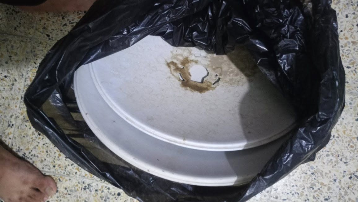 اغراض للبيع 
1/ورد مال عرس للتزين 
2/ صحن بور بيم عدد2فحم
3/ سيت فناجين قهوه مستعمل
للتواصل على الرقم واتس اب***********
