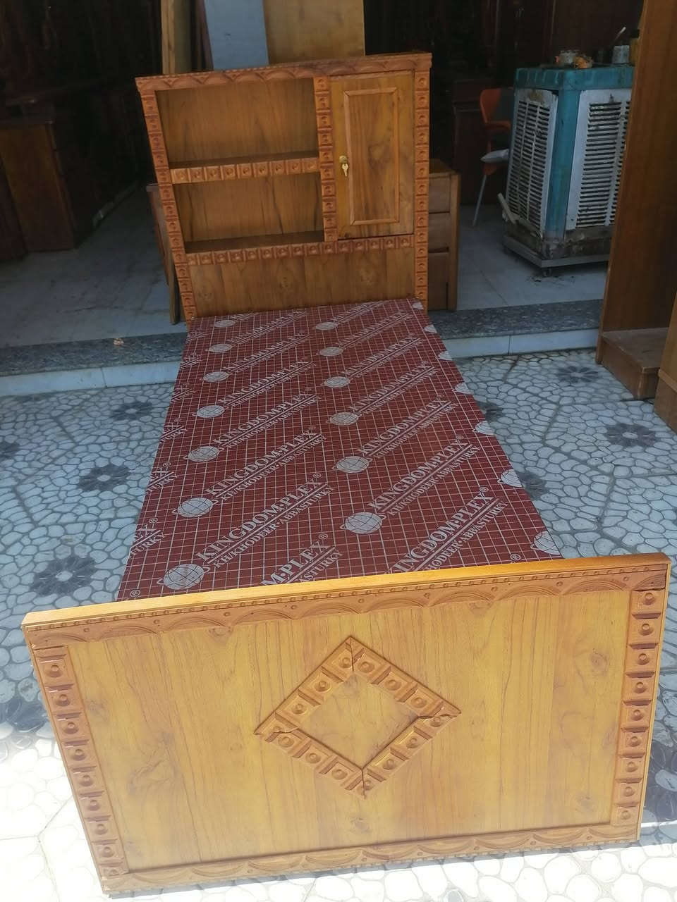 تخت نفر نقش زان درجة أولى معرض ابو حسن حي السكر مقابل ساحه غاز السكر ت *********** سعر خاص جدا 100مستعدون لشراء غرف النوم والكناتير المستخدم
