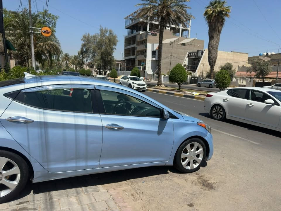 السلام عليكم
النترا امريكي موديل 13 لون سمائي
محرك 2000 دوش
بصمة وتشغيل عن بعد
كامرة خلفية
تحكم جهتين
٤ دسك
السيارة قبل فترة مسوي ادامة كاملة للمحرك ومنظومة البانزين وباتري جديد ومبدل منظومة تبريد كاملة تبريدها ثلجج شرط مايفصل تبديل دهن كلة يم الحسام وبانزين محسن السيارة تاخذها تدعيلي
محرك گير مكفولة من التنقيص والتبخير 
بيها حادث امريكا جهة السايق باب خلف السائق والجاملغ وملاون وياه باب السايق والجاملغ بدون حادث والبنيد يكولون مبدل نفس اللون مامتاكد بدون شواصي بدون ايرباك بدون دواخل
رقم بغداد باسمي تحويل مباشر السعر 93 ورقة وبيها مجال
موقع رصافة
***********
