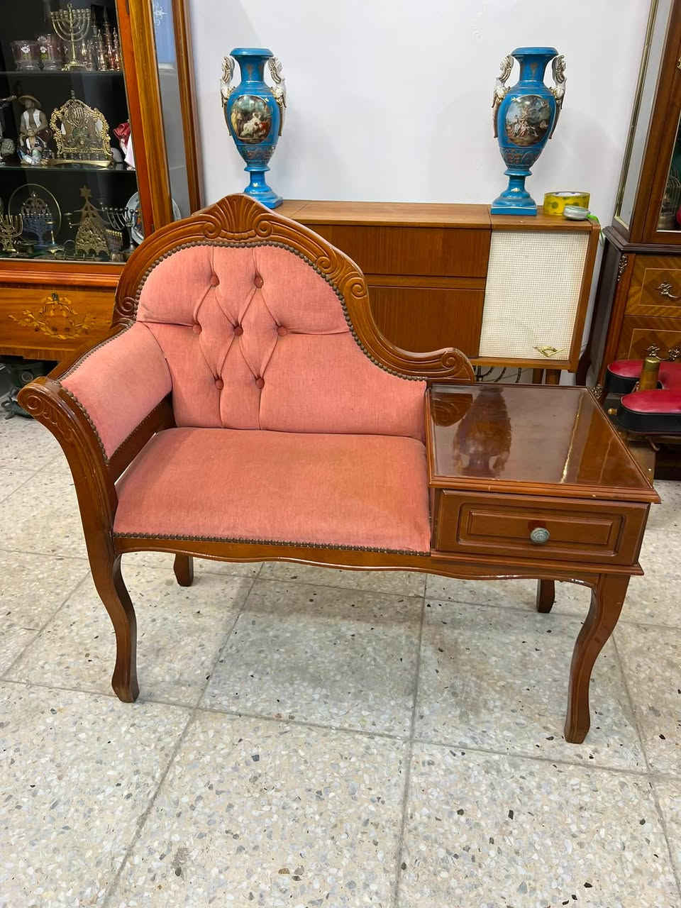 تشكيله انتيكات وتحف ونوادر 
*العنوان:بغداد الكسره قرب ملعب الكشافه داخل السوق الشعبي 
*للحجز والاستفسار عن الاسعار يرجى التفضل على الخاص ومراسله الصفحه او الاتصال على الرقم. ***********
*يوجد توصيل الى كل محافظات العراق 
*يرجى التاكد من الطلب قبل مغادره المندوب
#antique #انتيكات #تحف #نوادر #راديو اثاث كريستال زوالي كلاسيك
