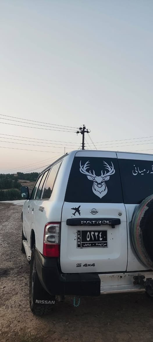 سڵاوتان لێبێت
پاتڕۆڵ 2000
مزایدە یە بەشەرتی ڕقم کردن
جوار تایەی تازەیە 
دینارر مەسروفی نیە 
گشت گێانی بەشەرت 
خازو بنزین 
جرکەی تێا بوو گڵاێک ببڕە 
ماڵی فقیرە 
سعری56معامل
***********
ادمینی دڵ
