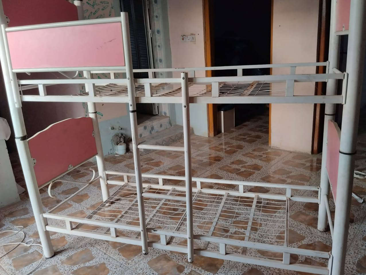 جربايه البيع سعر ٧٥ عنوان زين القوس خلف شارع الشيرازي, ***********
