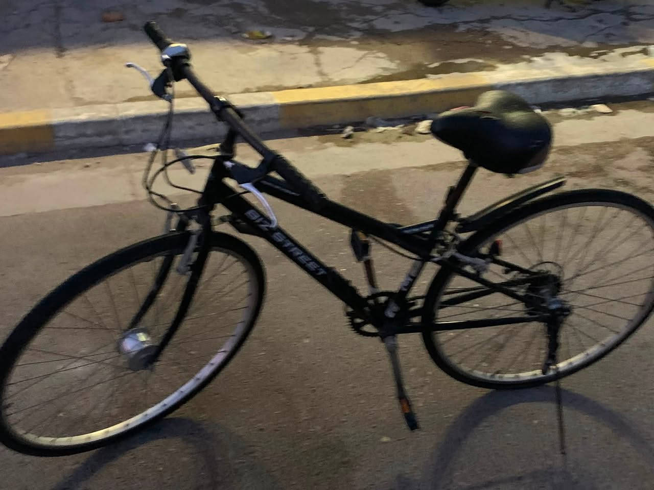 من رخصة الادمن
بايسكل للبيع بالة كلش نظيفة ياباني C700 نضيف وحيل معتني بي كلشي شغال بس بريكات يحتاج ضب التايرات قبل فترة بدلتهن وميحتاج امدح بي كدامك الصور ١٢٠ الف وبي مجال ان شاءالله مكاني بغداد الغزالية قرب جامع الصديق رقمي هذا *********** وبيكم خير ودللو
