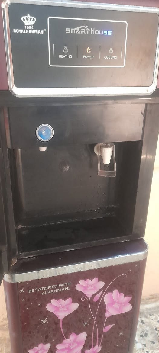 ثلاجه نضيفه مال ماي للبيع الي  شراي يتواصل علي الرقم ***********
