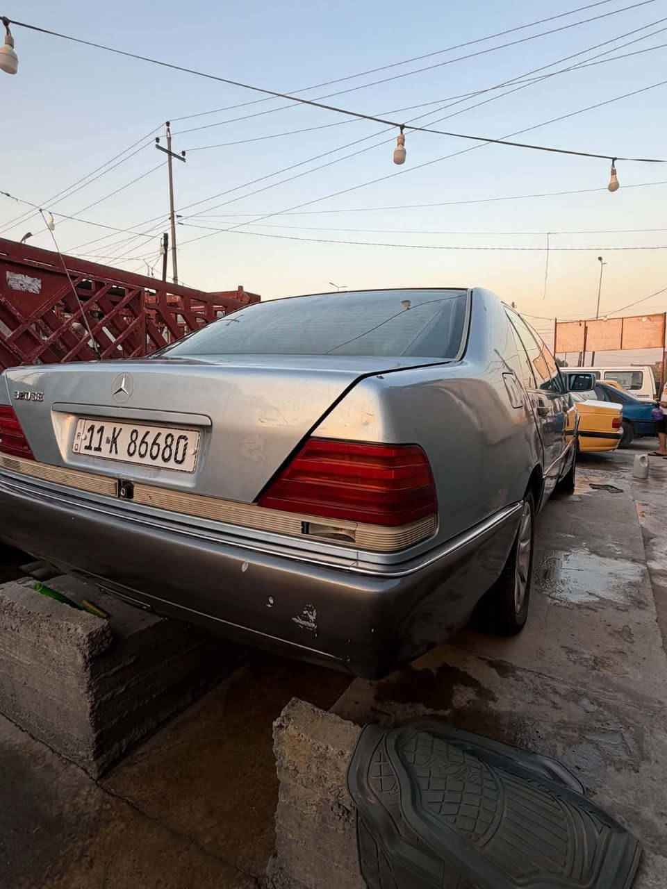 سلام عليكم مره خصته صاحب الكروب
مارسدس شبح موديل 93
رقم بغداد انكليزي مصفره 
مداور ثاني يوم 
مكينه وكير جدد شادهن صالي ١٠ ايام بعدهن بضمان 
بيه خربطه بلكهربايات فقط 
تبريد ناقص غاز فقط 
فول مواصفات 
برده كهربائي 
كشنات كهرباء 
فتحه سقف 
وهواي بعد مواصفات 
للبيع او مراوس سعره ٥٥ وبيه مجال 
شعدك مراوس نزل 
مكاني حله مركز مدينه 
رقمي ***********
