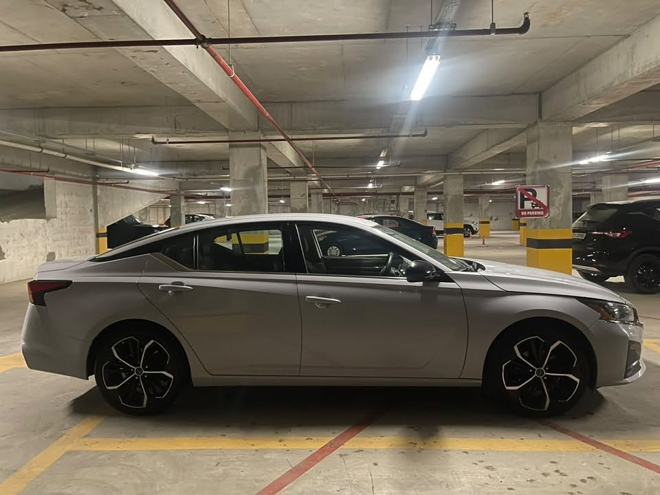 Nissan Altima 2024 Sr
سيارة بدون ارباك 
قطعة واحد صبخ 
باب سايق
موصفات فول بدون فتحه 
عنوان اربيل مدينة معارض 
رقم *********** واساب 
سعرها 170$
