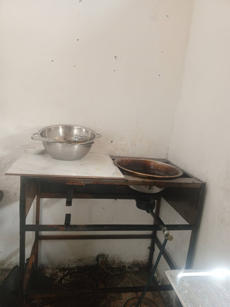 لسلام عليكم اخوان
كافتريا للبيع جاهزه وكاملة مكملة مجرد تجيب غراظك وتشتغل
كاملة من ناحية الشوايات والكابسات
سبب البيع ينرادلها وقت فراغ
اذا تردون بس الغراض عادي أبيعها
والكافتريا جانت تشتغل خير من الله
الموقع كربلاء شارع نهر الهنيديه
والسعر كلش مناسب ***********

