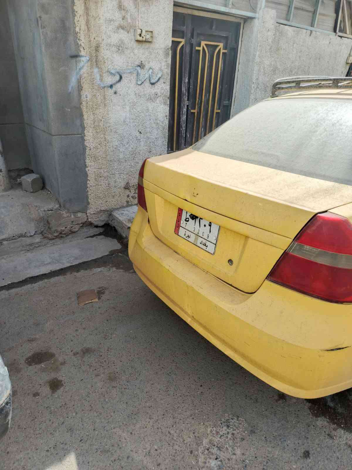 عندي افيو مصرف الموصل تعرفون ماعليهن حجز ذني على اساس الدولة اتحولهن قبل فتره صرحو بهيج موضوع 2011 صفره محرك المفتوح مو الامسكر كير اوتوماتيك كشرها نضيف مابيه ضربه داخله نضيف كهربائيات كله ابلاديه باتري جديد نقصه بس صدر غرامات مصفره هيئة عليه 428 قفله 30 راعيه الشرعي يسويلك وكاله
 العنوان بغداد المواصلات 
رقمي بي واتس ساب فقط
***********
