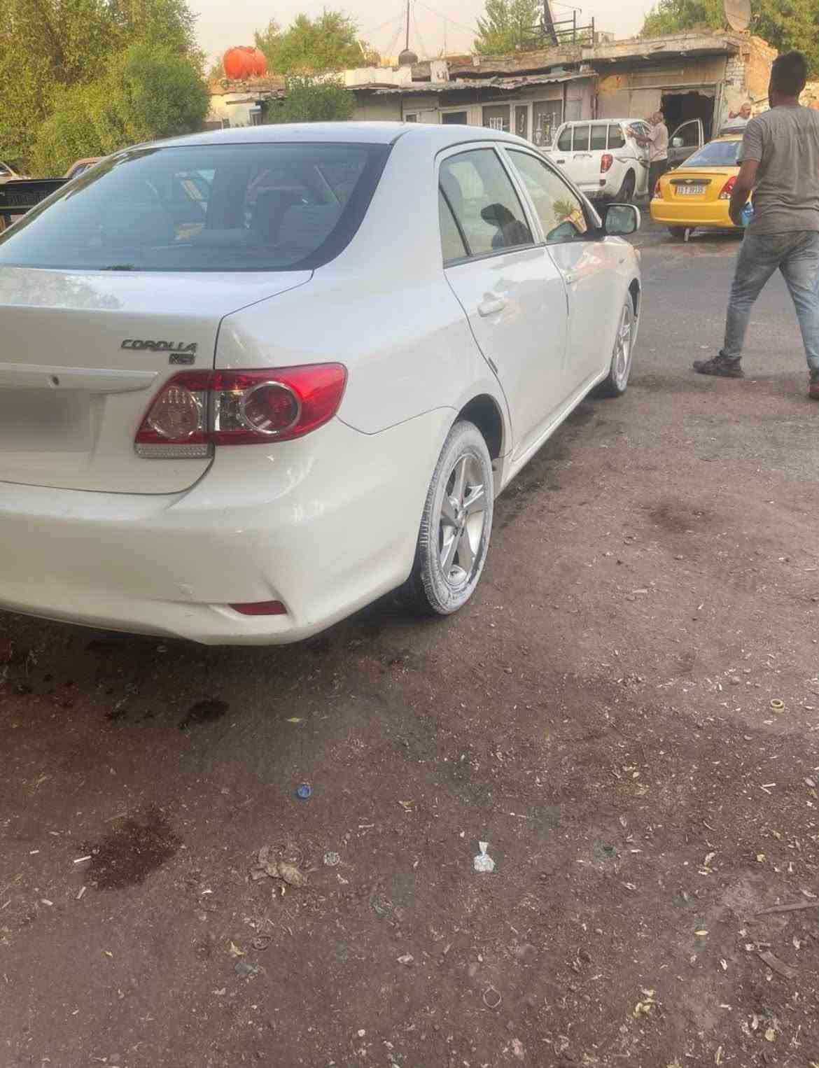 السلام عليكم 
كورلا خليجية موديل 13 محرك 1600 كبير ماشية 79 ألف 
مكينة كير جديد بلادي 
سيارة جديدة ما ناقصها اي شيء 
بيها ملاحظات بسيطة مثل التكحيلات 
بيها مكان بارد مرفوق السونر وياها 
المكان : بغداد / الكرخ 
السعر : 12600$ وبيها مجال بسيط 
الرقم : ***********
