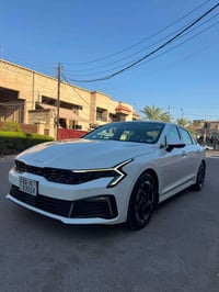 كيا K5 خليجي 2024   السيارة فول 1/1   ماشية 77 الف كيلو   كفالة من الص...