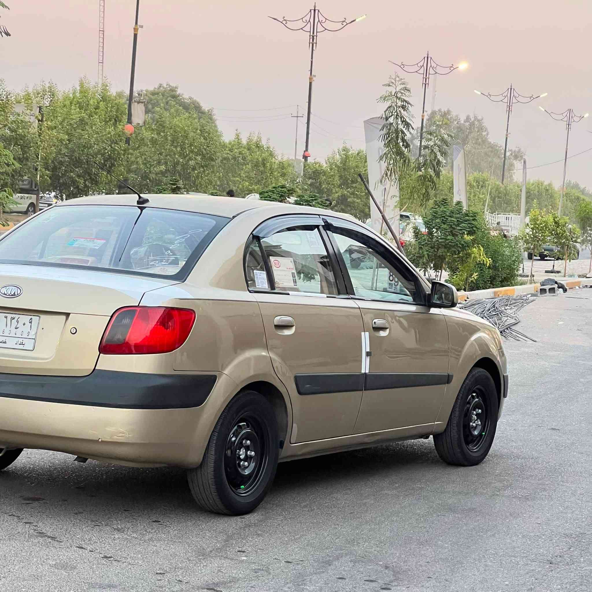السلام عليكم كيا ريو ٢٠٠٩ خليجي رقم بغداد شرط التحويل السياره مكفولة من الصبغ شواصي الغود تكم خوض كفاله داخل بيجي سيار جديده معنه كلمه صدر تخم تاير كله جديد مكان السياره ديالي بعقوبه*********** السعر ٧٥ وبيهه حك الجيه
