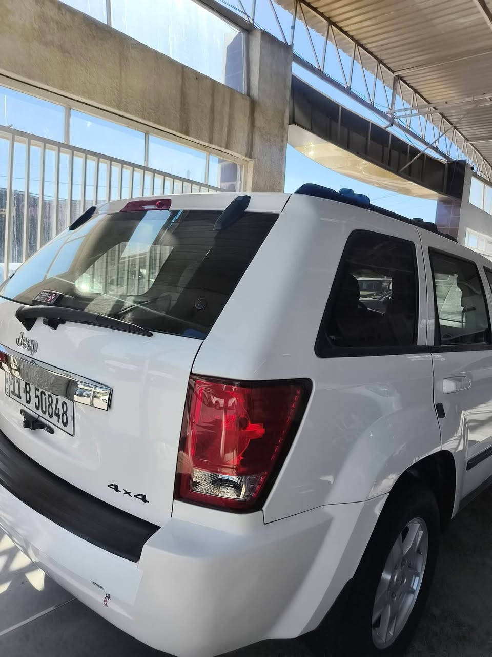 جيب ٢٠٠٧
كلين تايتل من امريكا
سنوية جديدة رقم جديد باسمي
جاهزة بدون نقص 
تخم تاير جديد
باتري جديد صدر جديد
محرك جاهز ١٠٠%
كير جاهز100%
تبريد تدفئة ١٠٠%
كهربائيات ١٠٠%
صبغ جاملغ امامي عكس السائق 
مع بعض الملاحظات بلكشر تم ترتيبها بصبغ على كد المكان حوالي ٣ اماكن صغيرة 
بغداد معارض البياع
سعر ١٠٤ بي مجال 
***********
***********
