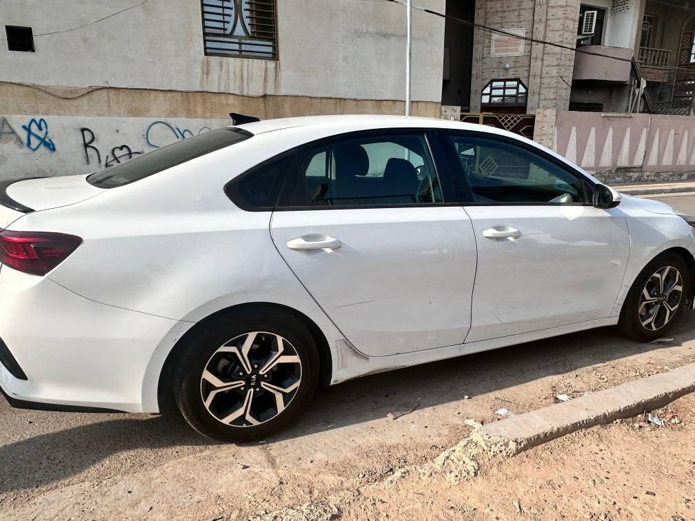 فورتي 2021 امريكي محرك دوش كير at كار بلي تحكمات ستيرن كاملة 
ماشية 98 الف ميل السيارة بيها صفحة جهة السايق ضمان بجم امامي خلفي كبس مابيها نقص ترايك وين ما تريد 
صدر امامي كامل جديد باتري تايرات تخم تايرات جديد 
 اخليكم ويا صورها والشراي يتصل ويجي يشوفها رايدها ب115 ورقة وبيها مجال بسيط لليجي 
*********** بغداد, العراق
