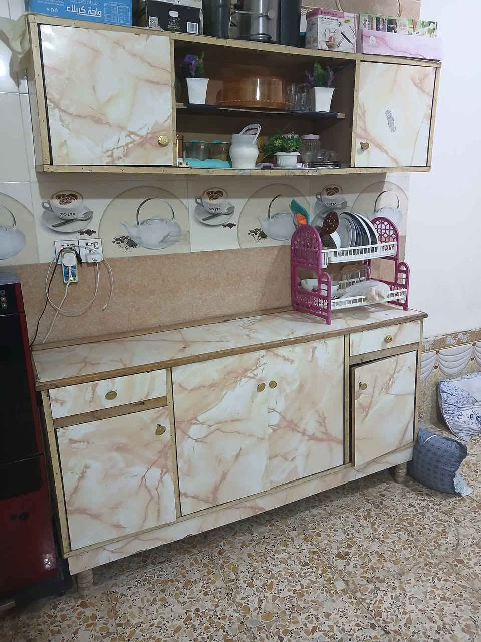 كاونتر خشب و سنگي بحاله جيده السعر 125 ألف مع بعض العنوان الحر حي العسكري،،للإستفسار *********** كربلاء, العراق
