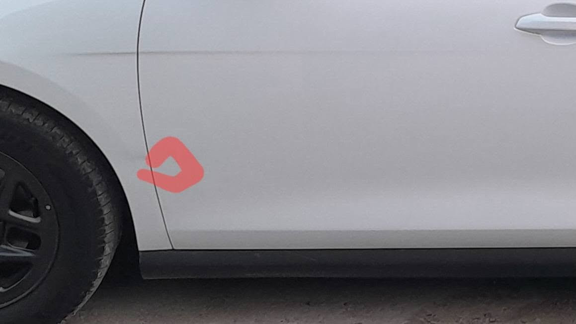 السلام عليكم byd كن بلاس أبيض داخل زيتوني رقم بغداد بأسمي ماشيه ١٦٠٠ كامل ملحقاته بيه ملاحضه بسيطه اثر دحجه ماشر عليه بالصور بدون زلغ او شخط كفاله  سبب البيع عندي بناء السعر ١٩٢٠٠ مكني بغداد الدوره ***********
