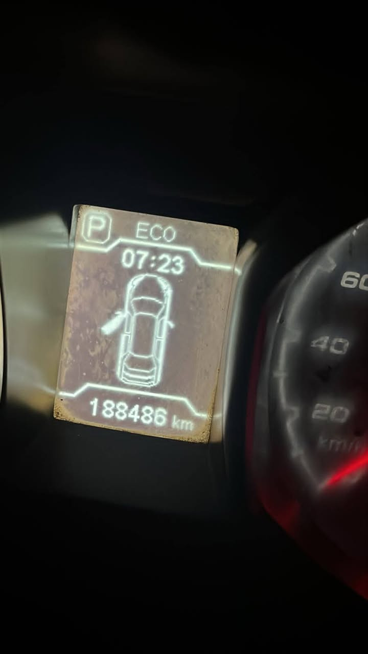 للبيع!
شيري تيكو 5 /2018
مواصفاتها :فتحه بصمه تحكمات ستيرن 
تبريد خير من الله قوي كلش بارد 
السياره عليها ادامه و فلاتر نوزلات و بلكات جديده

بيها  قطعتين صبغ الجاملغ والباب الايسر جهه السايق بدون اي دواخل 
السياره رقم بغداد ماشيه 188 الف كيلو  تحويل ثاني يوم 
مكانها واسط قضاء الحي 
***********
سعره 85 وبيه مجال تدلل 
‏سعرها مناسب بلنسبه لموديلها 
وتحياتي ♥️
