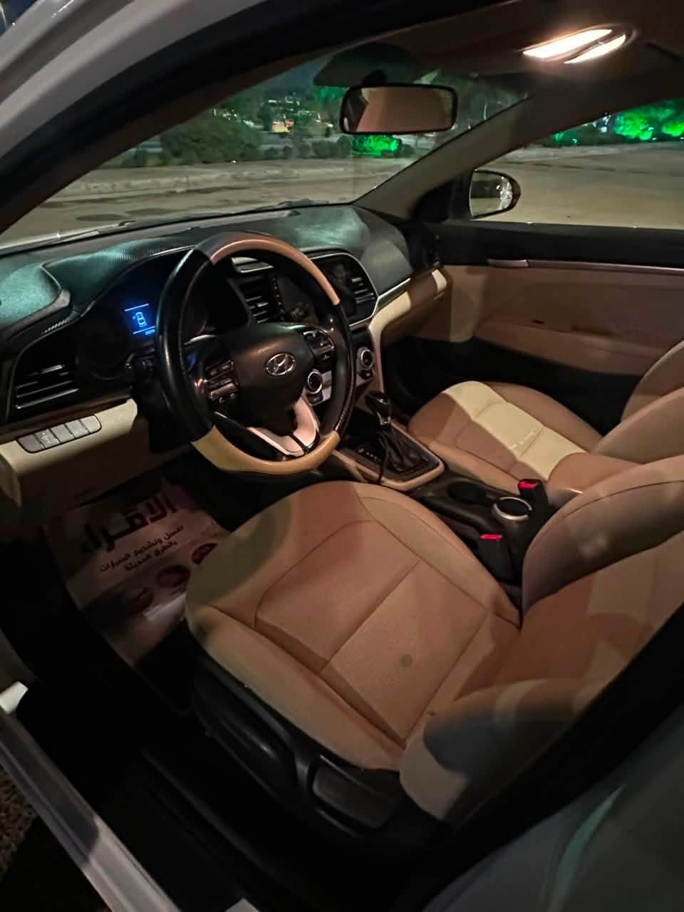 20 خليجي. فول مكفول الصبغ فقط باردمكانين. تقريبا  مطلوبه غرامات مليون ونص.
السعر 140 تنزل منه 10 ورقات مال الغرامات يبقى 130  بيه شي قليل اخوان. ***********
