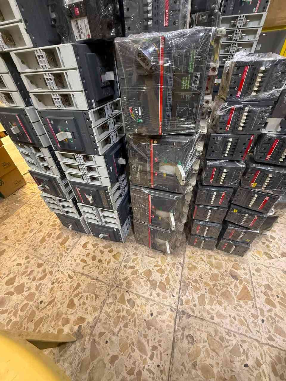 متوفر كونتكترات ABB🆎
الامبيريات المتوفرة 
145A
200A
250A
350A
500A
700A
للطلب والتواصل على الواتساب ***********📞
***********📞
