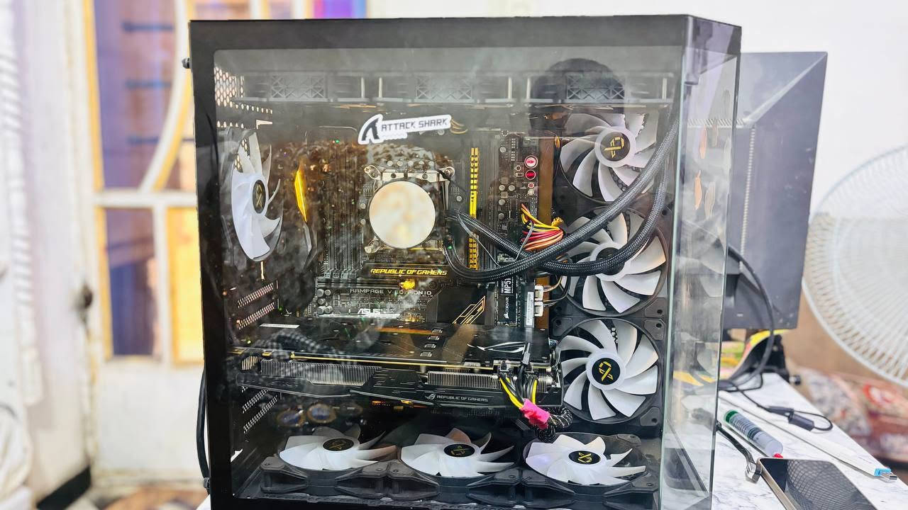 ⚙️بيسي🎮جيمنج للبيع

 المواصفات:

• CPU: Intel Core i7-6850K
• GPU: ASUS ROG STRIX GeForce GTX 1080 Gaming 8GB – 3 Fans
• Motherboard: ASUS ROG Rampage V Edition 10
• RAM: 16GB DDR4 Gold
• SSD: 500GB
• HDD: 1TB + 2TB
• إجمالي التخزين: 3.5TB
• Power Supply: Everest Pro 1250W – 80+ Bronze
• Liquid Cooler: SAMA Kirlin
• Case: CUBI II زجاجي
• مراوح تبريد متعددة مع إضاءة RGB ✨

🎮 جهاز قوي وجاهز للاستخدام
مناسب للـGaming، التصميم، المونتاج والعمل الثقيل، مع تبريد ممتاز وتصميم زجاجي مميز.

💰 السعر: 1,950,000 دينار عراقي
🤝 قابل للتفاوض بالمعقول

📱 WhatsApp: ***********

المعاينة والفحص متاحان للمشتري الجاد.

الرجاء التواصل للجادين فقط
