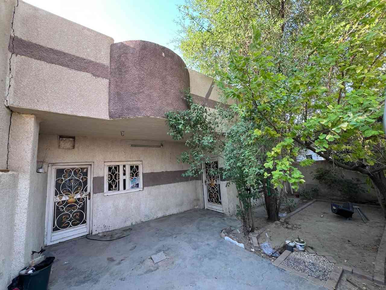 حياكم الله
❗️🔴❗️🔴❗️بيت للبيع❗️🔴❗️🔴❗️

المساحة 200 متر 

متوفره كافه الخدمات 

مي 💦 كهرباء ⚡️ و تبليط 🏘️

يتكون من غرفتين و صاله و استقبال و مطبخ و صحيات 

❗️❗️❗️السعر 90 مليون و قابل للتفاوض ❗️❗️❗️

📍حي المصطفى شارع المجرشه رابع فرع على الجه اليسار ثاني بيت 

للاستفسار 

***********
المسوق العقاري 
ناطق الربيعي
