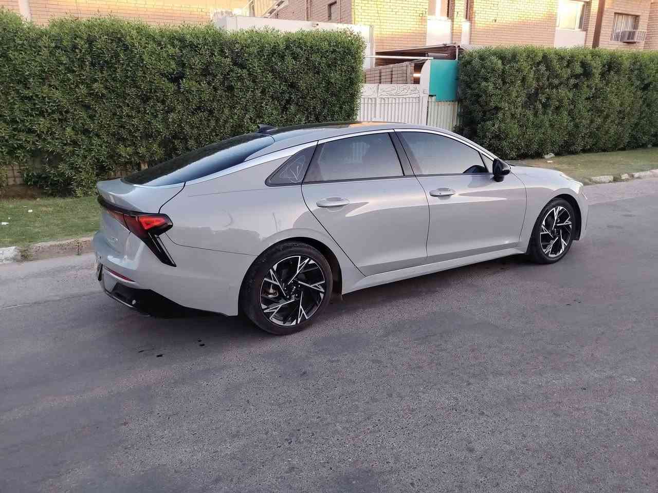 السلام عليكم... كي فايف ٢٠٢٥  فول مواصفات داخل احمر قرميدي...
فتحة سقف بانوراما
ماشية ١٧ الف محرك ٢٥٠٠
كشنات جلد احمر قرميدي
اشارة ترحيب باليدات
لون سمنتي سموك مميز جدا
تدفئة بالمقاعد الامامية
كشن كهرباء
المصابيح الداخلية لمس
بصمة تشغيل وابواب
باختصار(فول مواصفات) وارد امريكي حادثها موضح بالصور
الصفحة اليسرى... تصليح درجة اولى مكان السيارة بغداد
حي الاعلام
الاتصال على الرقم *********** السعر ١٥٣ بدون رقم
