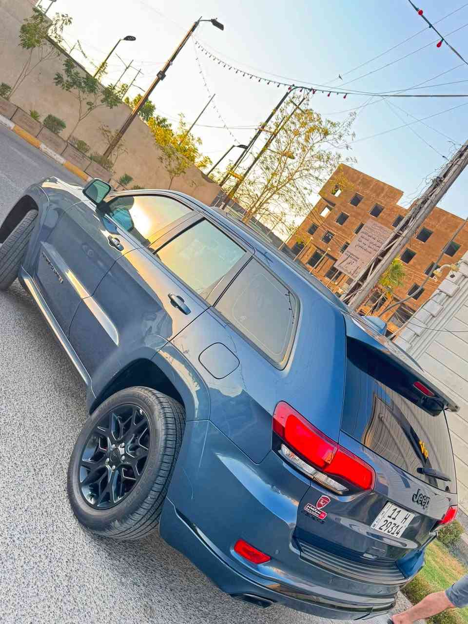 جيب موديل 21 اس خليجي فول موصفات بنوراما اشارة مري معروفة بصمة ورادرات 360 شاشة كامرة دوارة 4*4 ماوس كشنات جلد احمر واسود وحفض ميموري نقطة عمياء اوتو ستوب لد امامي خلفي زرع عدسات اوزون محرك6سلندر  سيارة جديدة جداً 
مكفولة من الصبغ كفالة عامة بيهة بالباب بارد كد شبر الامامي الايسر وبيهة بارد جاملغ خلفي اصبع غيرهة مكفول سونار السيارة مرفق وياها وين ميعجبك تفحص ماشية 105 كيلو متر
مكان السيارة السيدية
السعر27 وبي مجال 
***********
