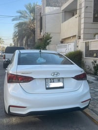 هونداي اكسنت موديل 19 اللون ابيض فتحه سقف مرايات كهرباء   اشارة بالمرا...