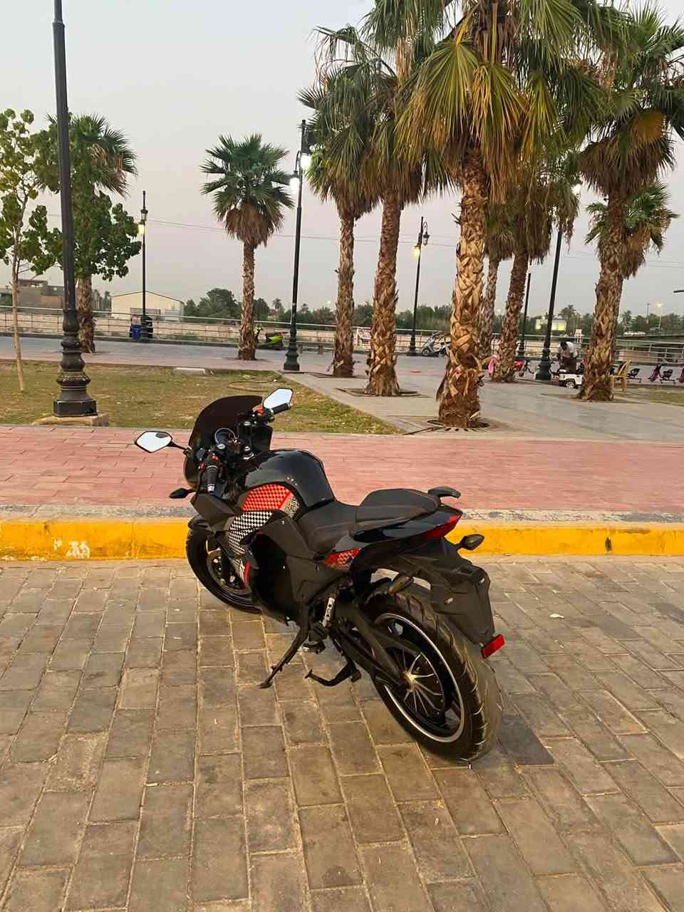 ⚡ دراجة شحن بطح كهربائية للبيع
إذا تريد دراجة ماشية قليل و عملية واقتصادية للمسافات القريبة، هاي الدراجة خيار مناسب إلك 👌

🔋 بطارية 72 فولط – 30 أمبير
⚙️ ملف 2000 واط
🏍️ سرعتها فوك 60 كم/ساعة
🔋 تمشي تقريباً 40 كم بالشحنة الواحدة
📍 ماشية فقط 4479 كم
💡 كل الكهربائيات شغالة
✅ بيها مواصفات وإضافات هواي

🎓 تفيد الطلاب اللي مدارسهم قريبة
👷‍♂️ وتفيد اللي شغلته قريبة ويروح ويرجع بيها

📍 مكان الدارجة: النجف الأشرف

🎥 موجود فيديو للدراجة، بيه كل التفاصيل والمواصفات.

💰 السعر: 1,500,000 د.ع

📱 للاستفسار والتفاصيل واتساب:
***********
