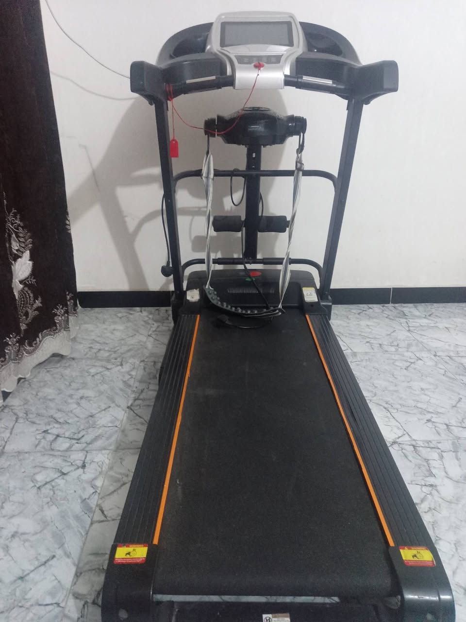 السلام عليكم
جهاز ركض منزلي
نظيف مستخدم قليل 
السعر:350 وبي مجال
عنوان بغداد الرئاسه شارع عشرين
للتواصل:***********
